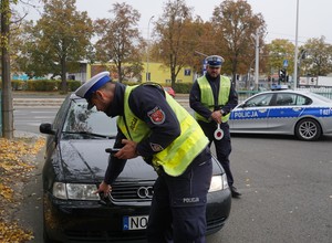 Policjanci z Piaseczna chcieli dać kierowcy mandat. "Ja wam dam pieniądze, a wy nic nie piszcie"