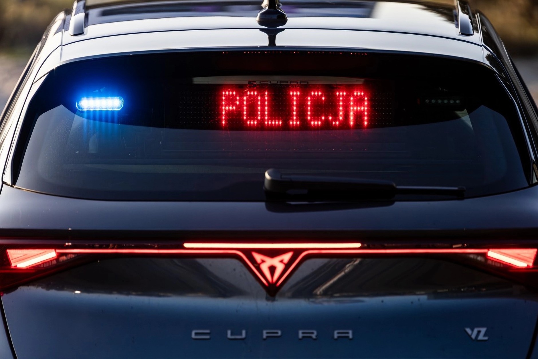 Nowe nieoznakowane radiowozy policji. To 333-konne Cupry