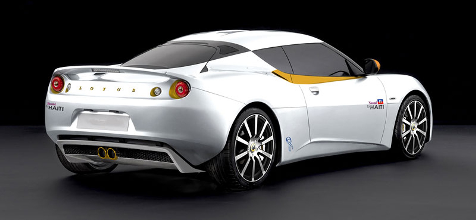 Naomi Campbell i Lotus Evora pomagają Haiti