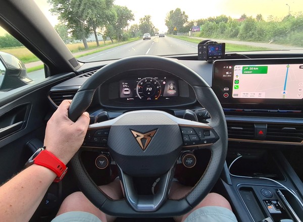 Jeździłem Cuprą Leon o mocy 300 KM. Taki nieoznakowany radiowóz ma grupa Speed z Kępna