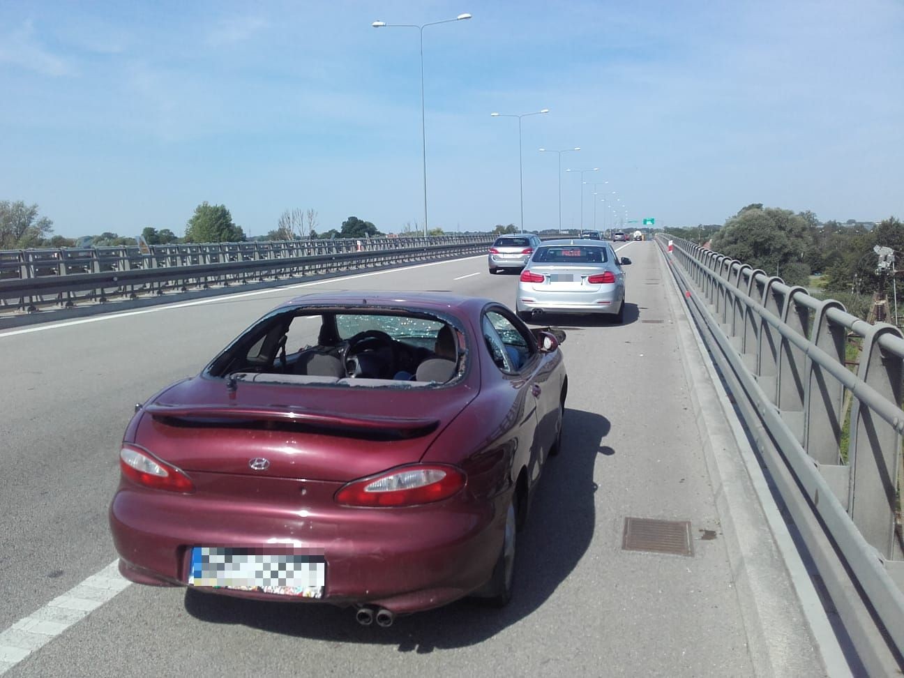 Kompletnie zdemolowany Hyundai jechał obwodnicą Elbląga
