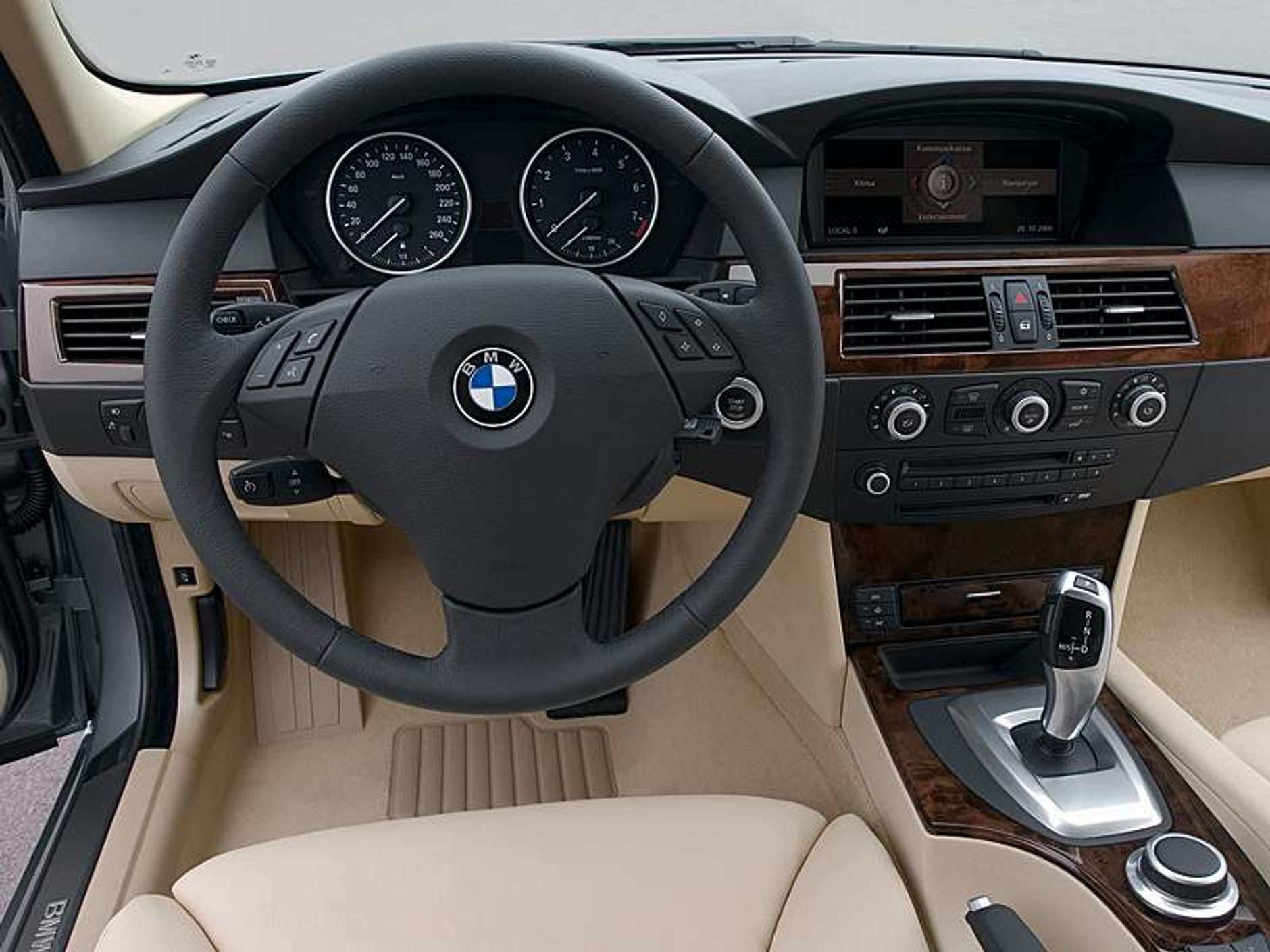 BMW 5: facelifting na półmetku (video)