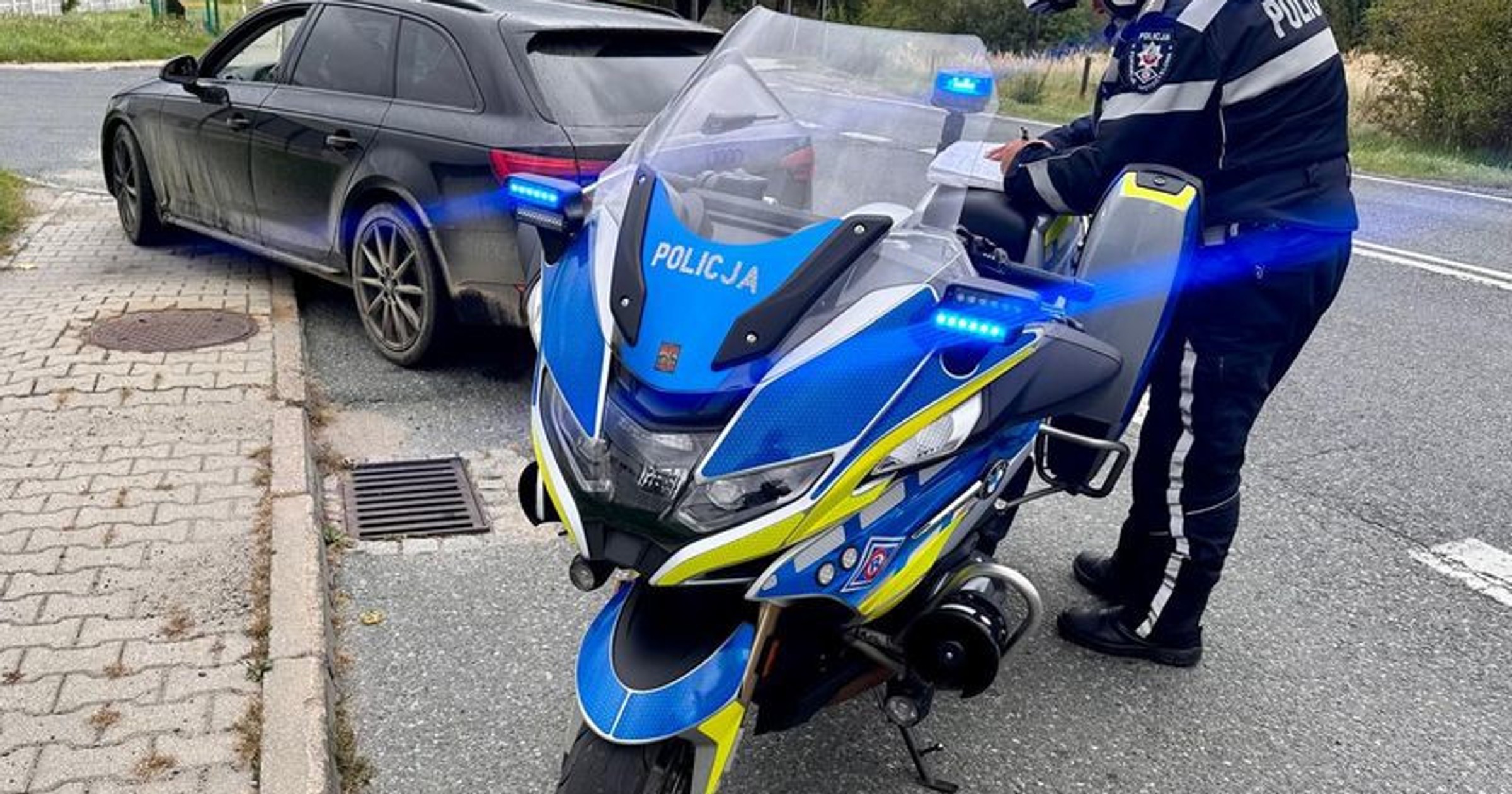 Policjanci zatrzymali ją za wyprzedzanie na podwójnej ciągłej. Odkryli dużo więcej