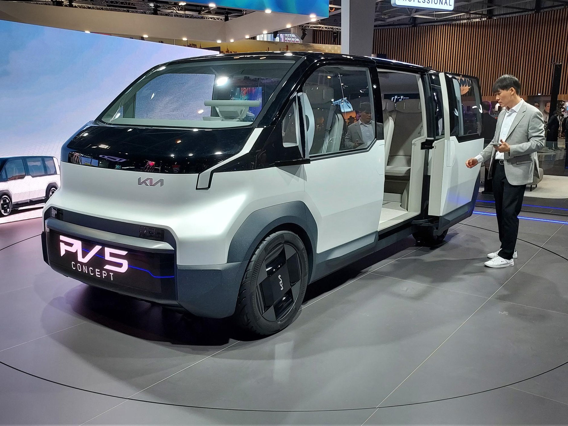 Salon samochodowy w Paryżu 2024