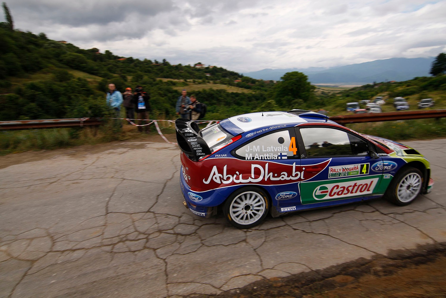 Citroën Total WRT taranuje konkurentów (galeria Rallyworld©Willy Weyens)