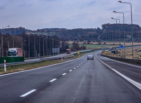 Ograniczenia w ruchu drogowym w okresie noworocznym. Kogo dotyczą?