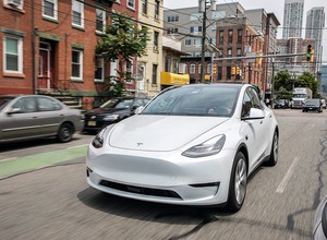 Tesla Model Y kontra Volkswagen ID.6 Crozz. Pierwszy crash test