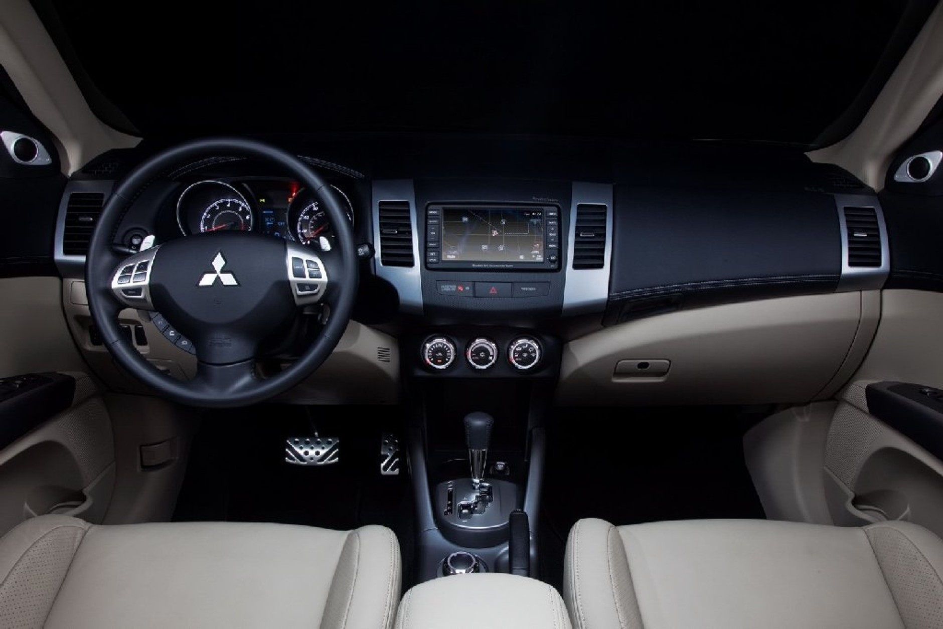 Mitsubishi Outlander - Kolejna generacja trafiła do salonów