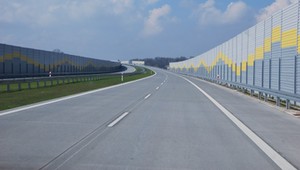 "Rak betonu" rozsadza trasę S8 - nowe problemy drogowców w Polsce