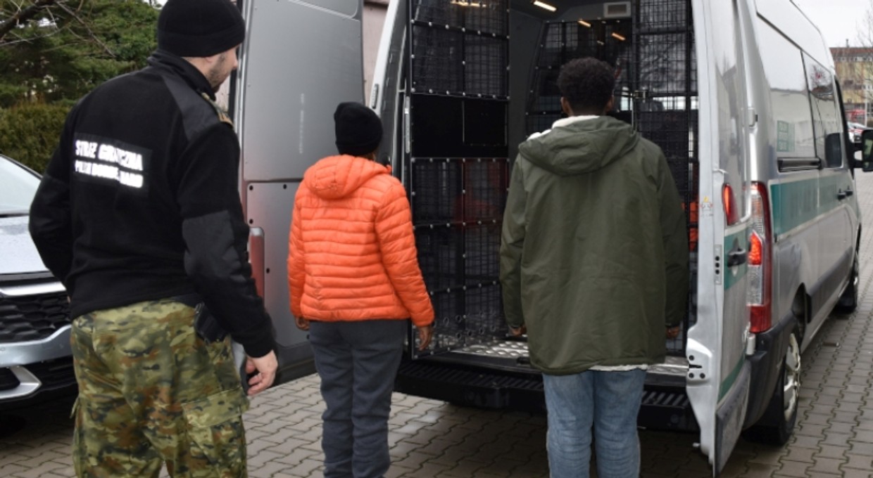 Delikatny "towar" w naczepie ciężarówki. Musiały reagować aż dwie służby