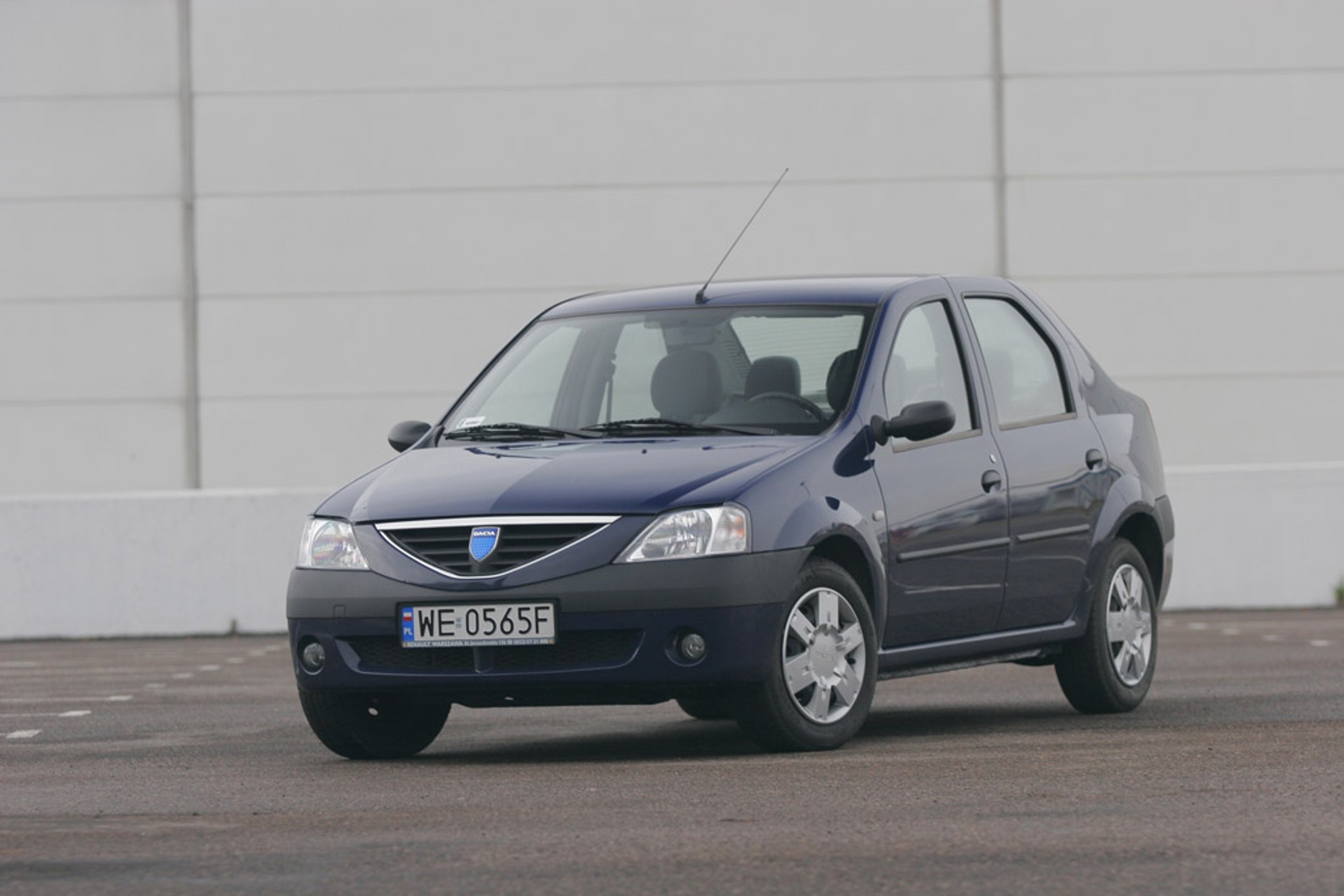 Opel Vectra B kontra Dacia Logan: dwa pomysły na tani samochód