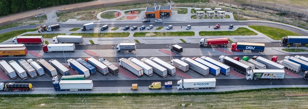 Niektórzy oszuści nie dbają o szczegóły. Kuriozalne metody na drogach