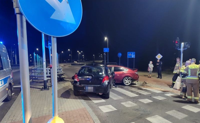 Nocna przejażdżka w Ustce zakończyła się kolizją. Obaj "kierowcy" mieli po 14 lat