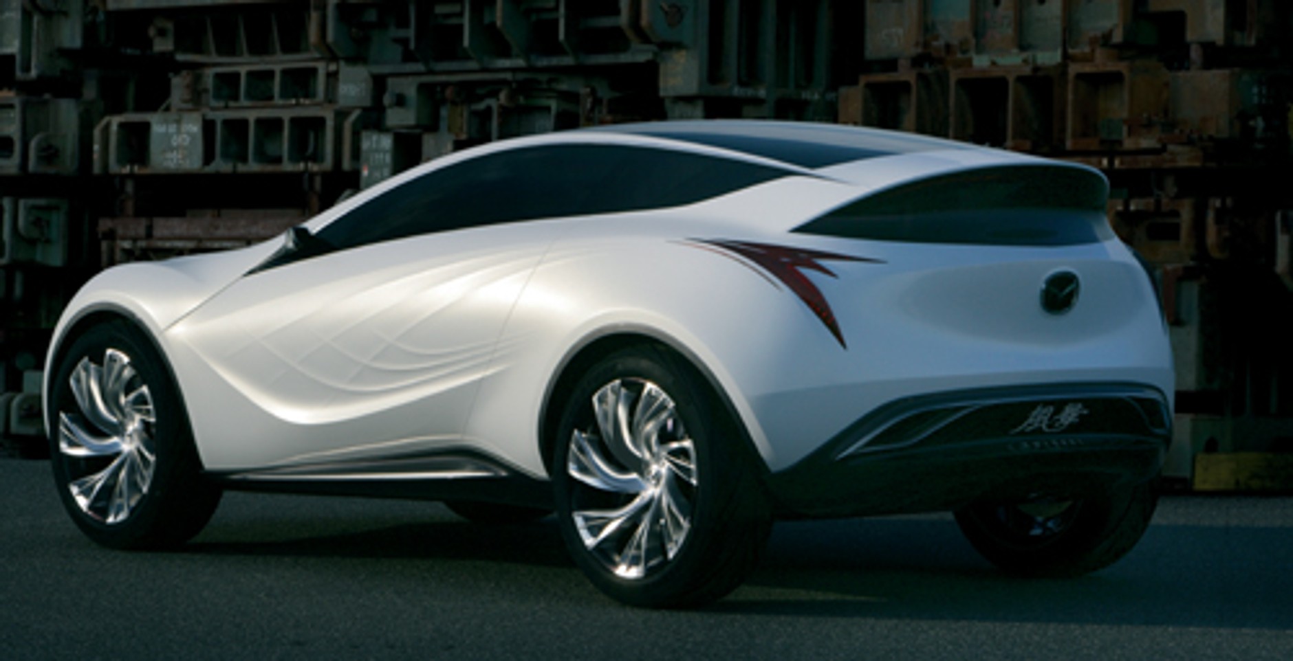 Futurystyczna Mazda Kazamai