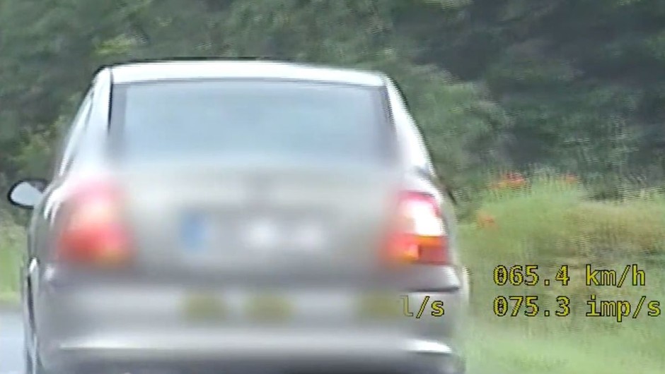 Obraz pochodzący z serwisu https://dolnoslaska.policja.gov.pl/wr1/aktualnosci/biezace-inf/121407,Poscig-za-26-latkiem-na-zakazie.html