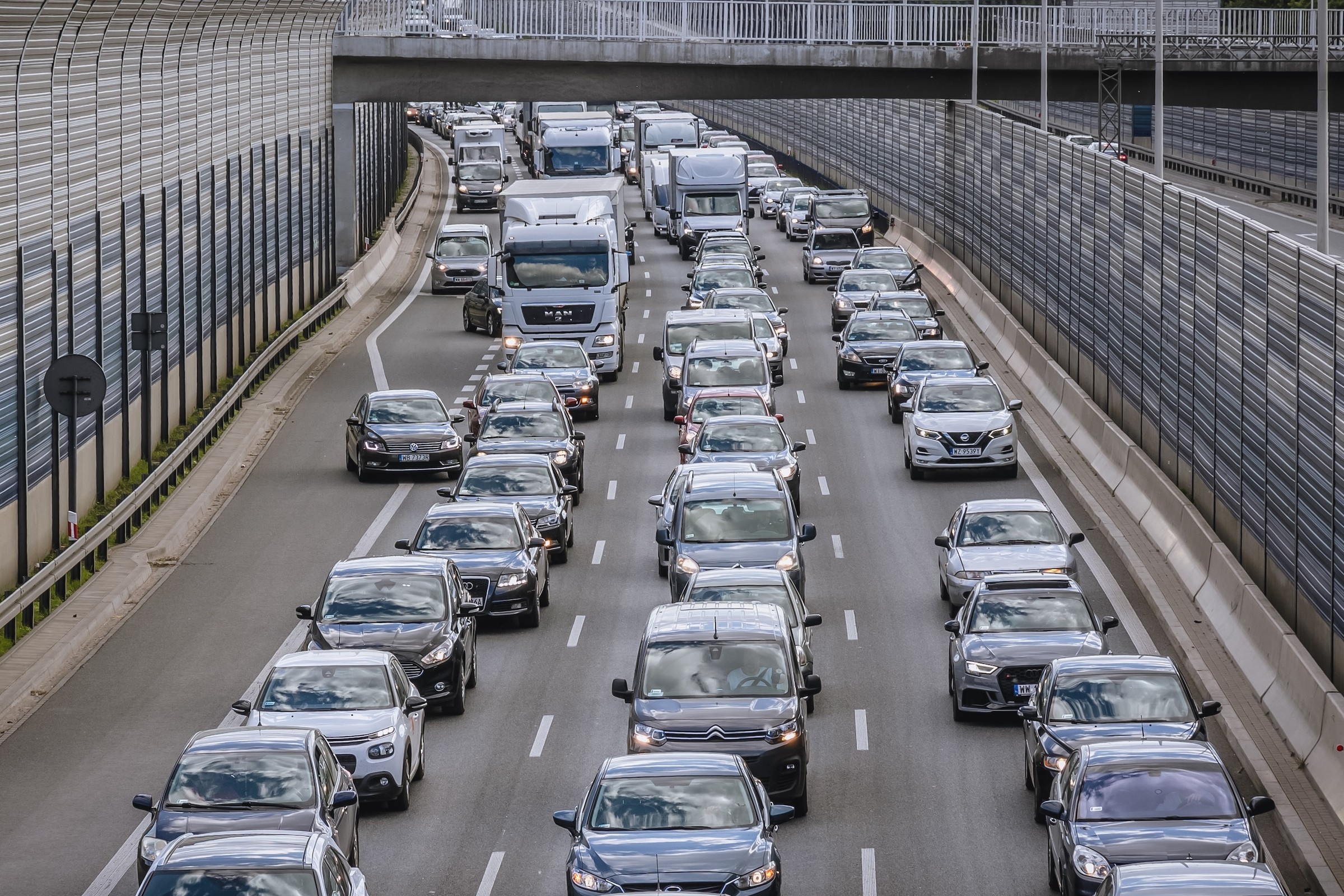 Podobno w UE sprzedaż aut na prąd wyprzedziła w grudniu benzyniaki. Serio?