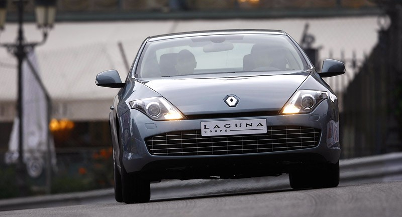 Paryż 2008: Renault Laguna Coupe w centrum zainteresowania