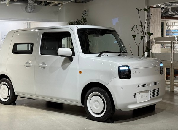 Pokazali nowe auto w japońskiej księgarni. Nikt nie wie, co to za marka