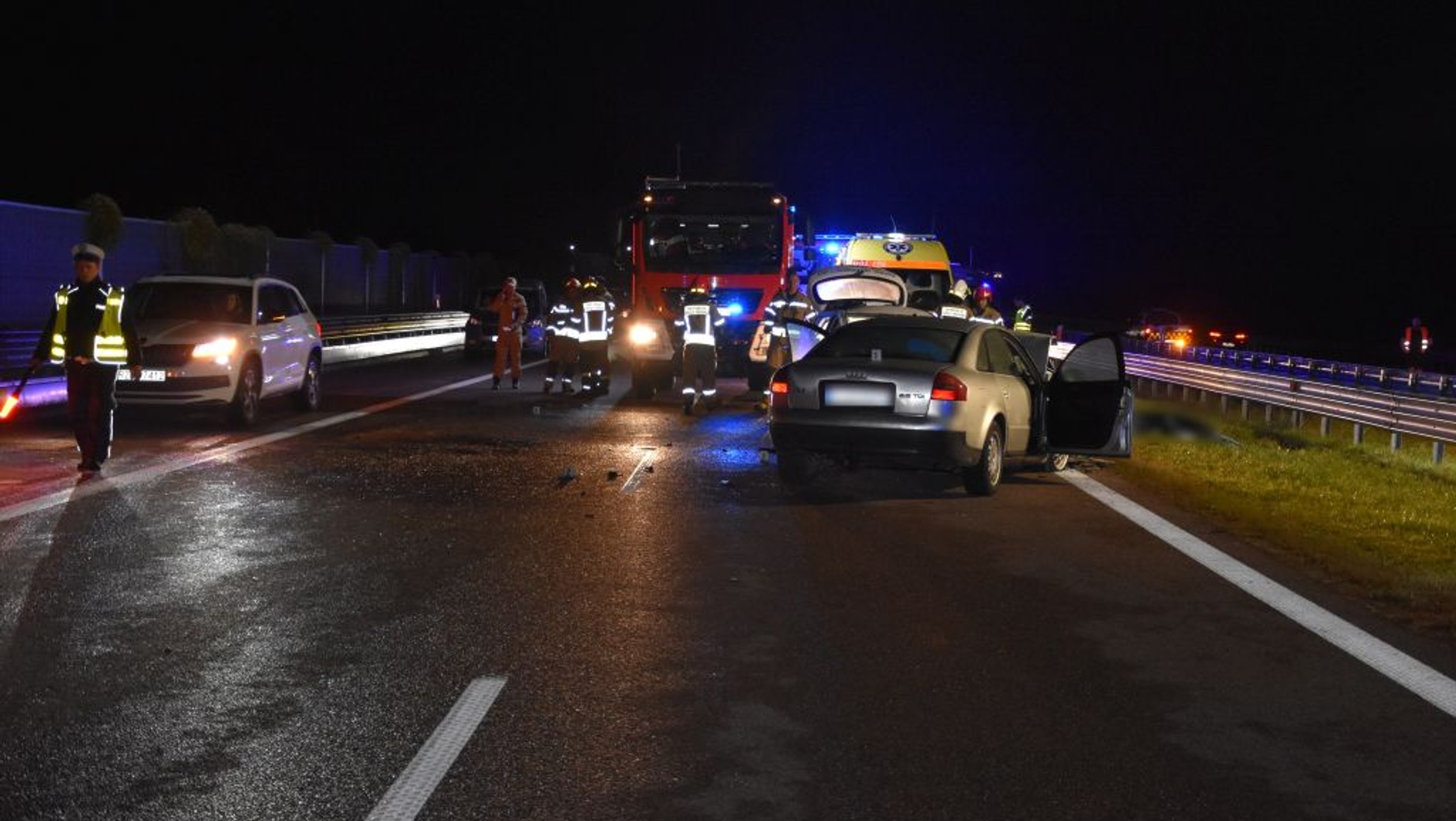 Do wypadku doszło wieczorem 8 sierpnia. Kierowca Audi jechał pod prąd