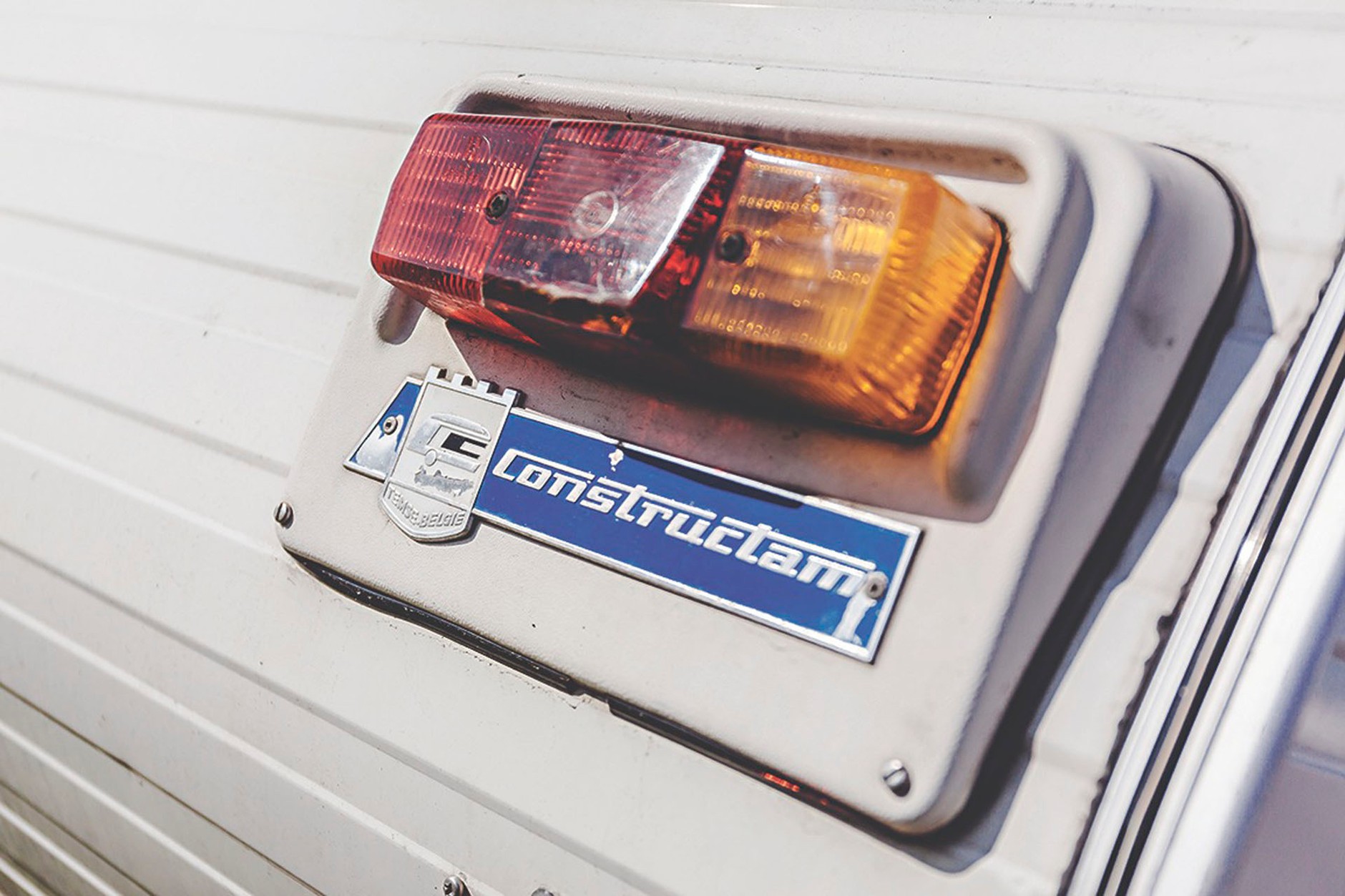 Volvo 142 DL - wakacje z przyczepką