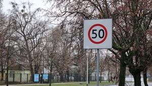 Znak B-43 nie jest standardowym ograniczeniem. Niewiedza może kosztować nawet 2500 zł