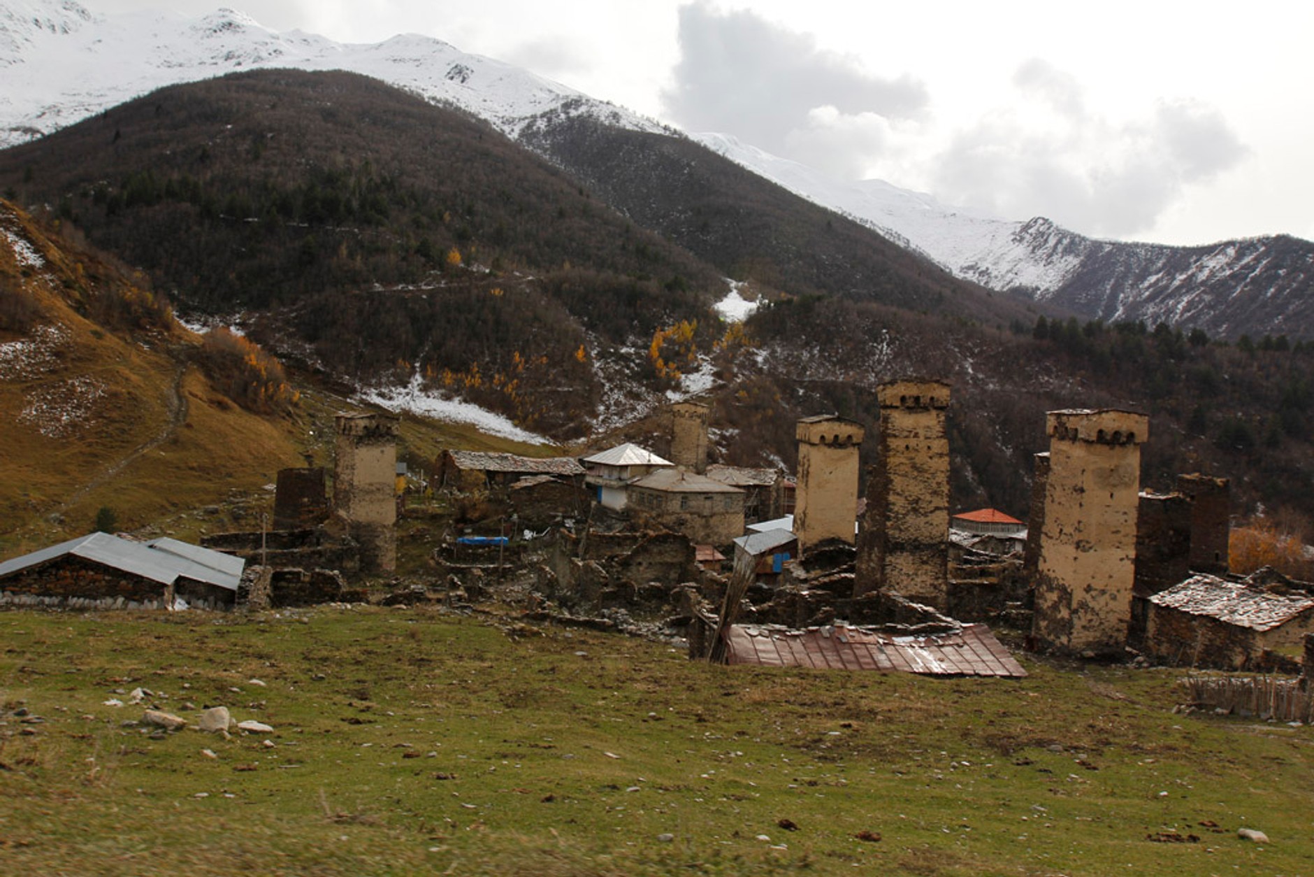 Auto Świat 4x4 Expedition: toast za Gruzję