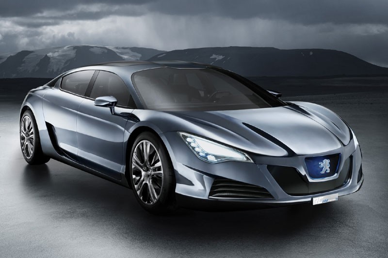 Paryż na żywo: Peugeot RC HYmotion4 – zapowiedź hybrydowego 4-drzwiowego coupe