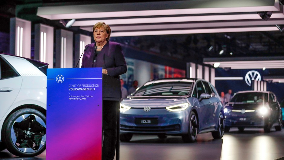 Angela Merkel podczas uroczystości rozpoczęcia produkcji elektrycznego Volkswagena ID.3 w Zwickau