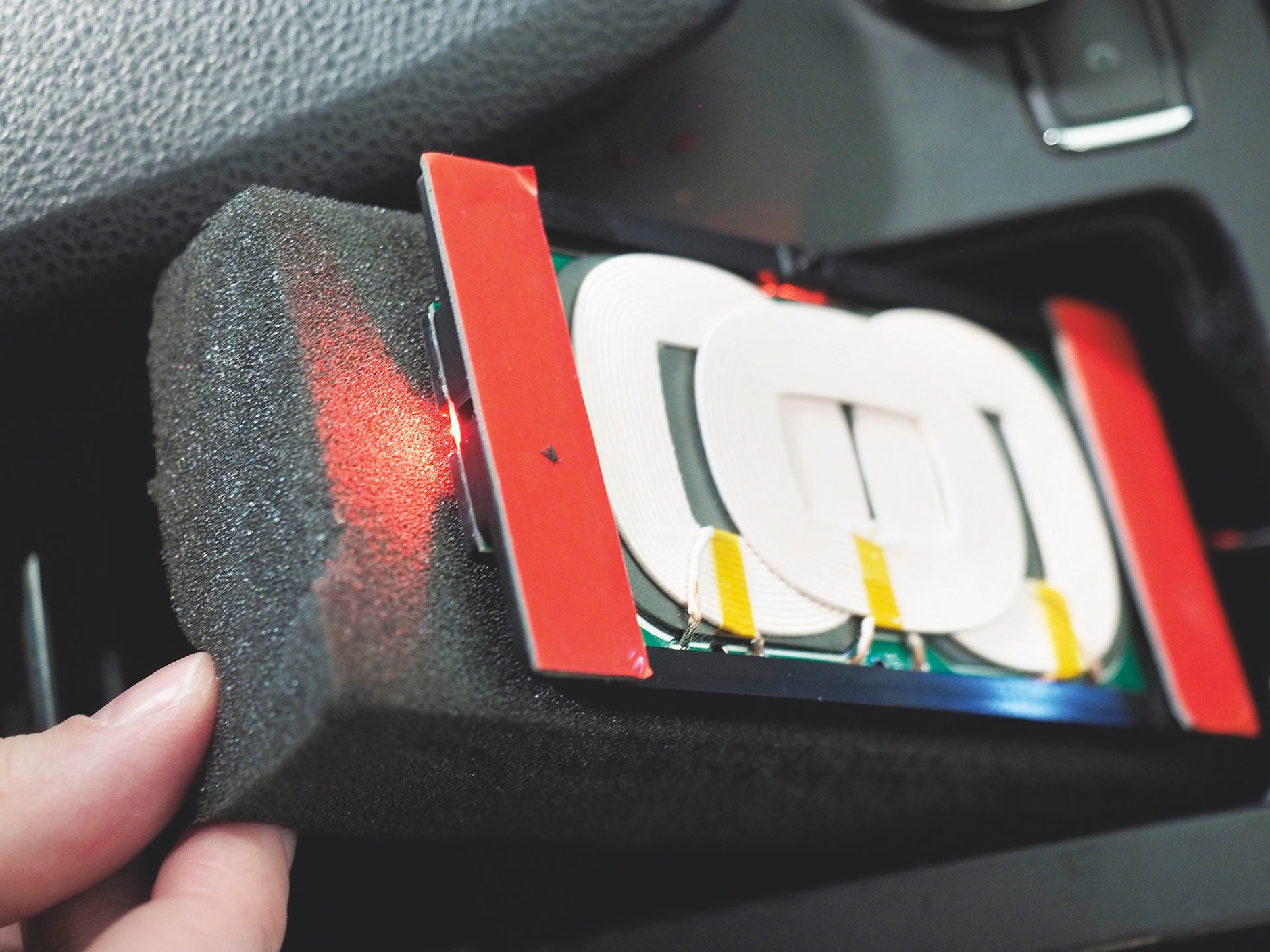 Bezprzewodowy ładowanie w każdym samochodzie