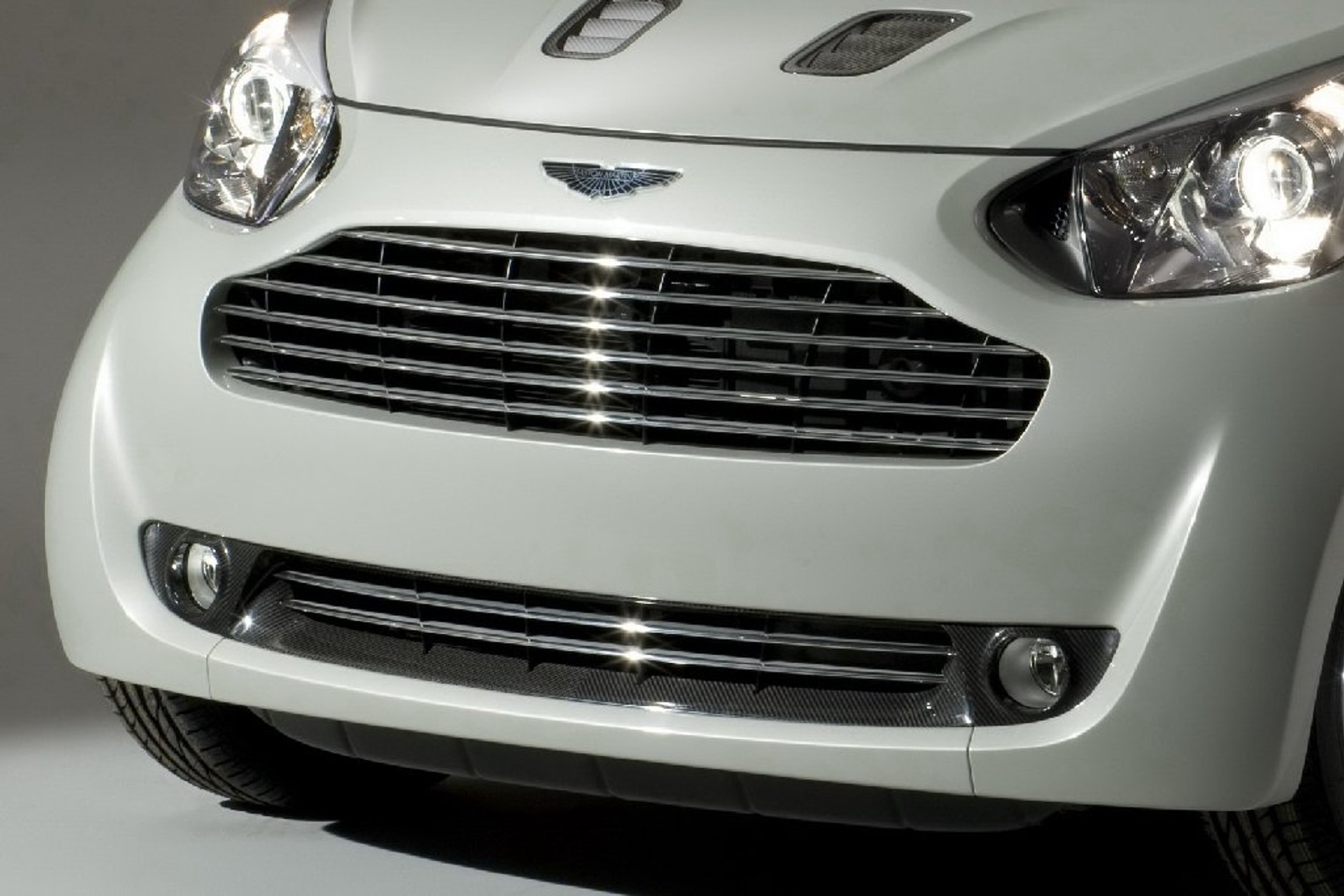 Aston Martin Cygnet - Pierwsze oficjalne zdjęcia ekskluzywnego malucha