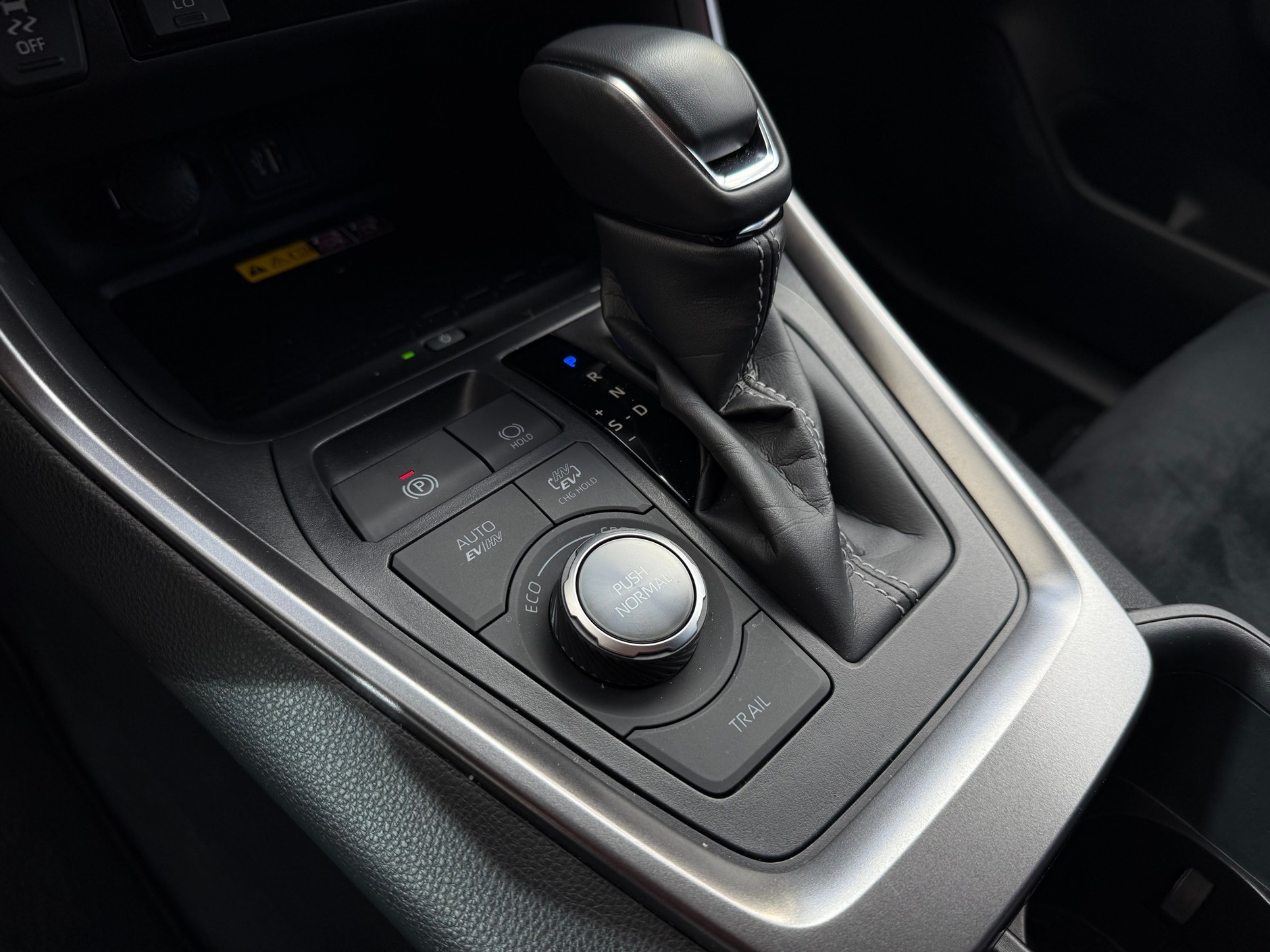 Sterowanie napędem w RAV4 Plug-in GR Sport