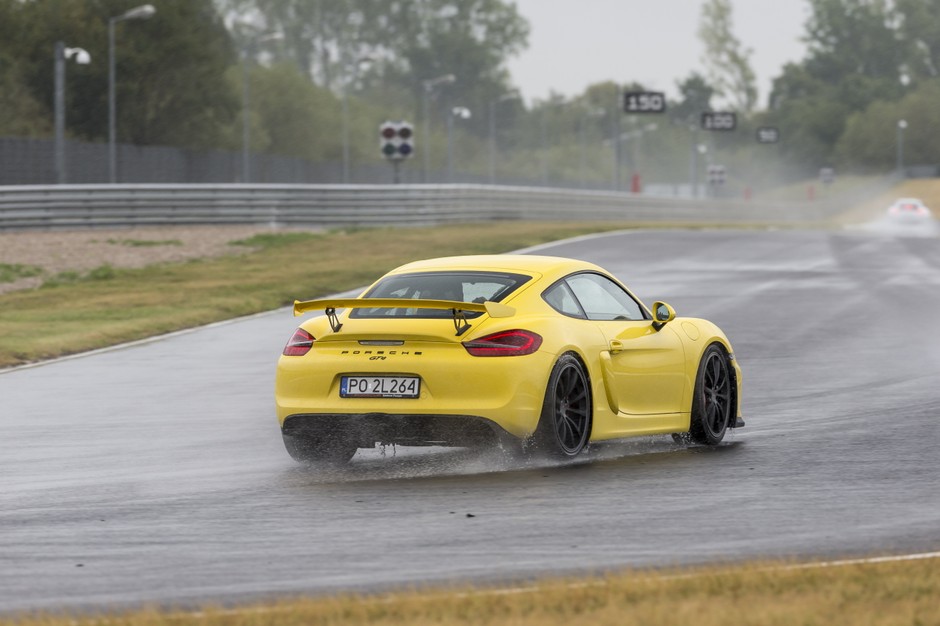 Porsche Cayman GT4