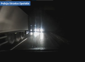 Jechał na "czołówkę" z policjantem. Ten musiał się zatrzymać [WIDEO]
