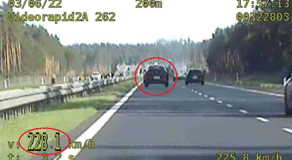 nadmierna prędkość, nagranie z radiowozu