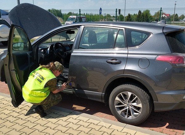 Straż Graniczna zatrzymała Ukraińca w Toyocie RAV4. SUV miał przerobiony VIN