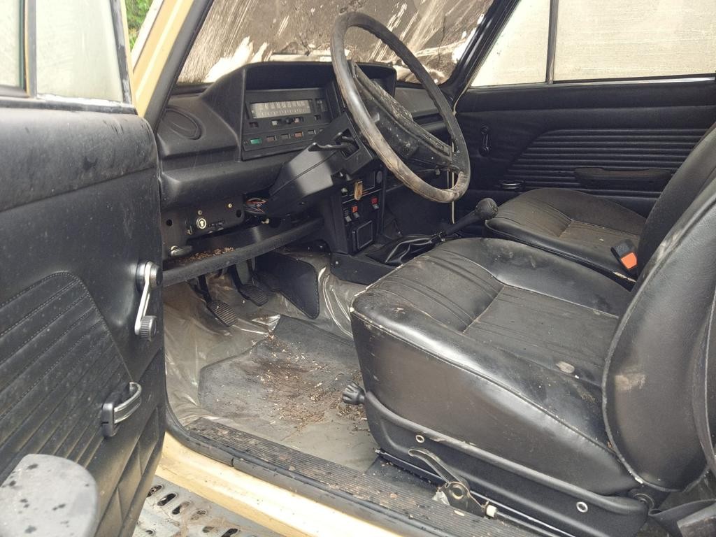 Tak auto wyglądało po kilkudziesięciu latach w garażu.