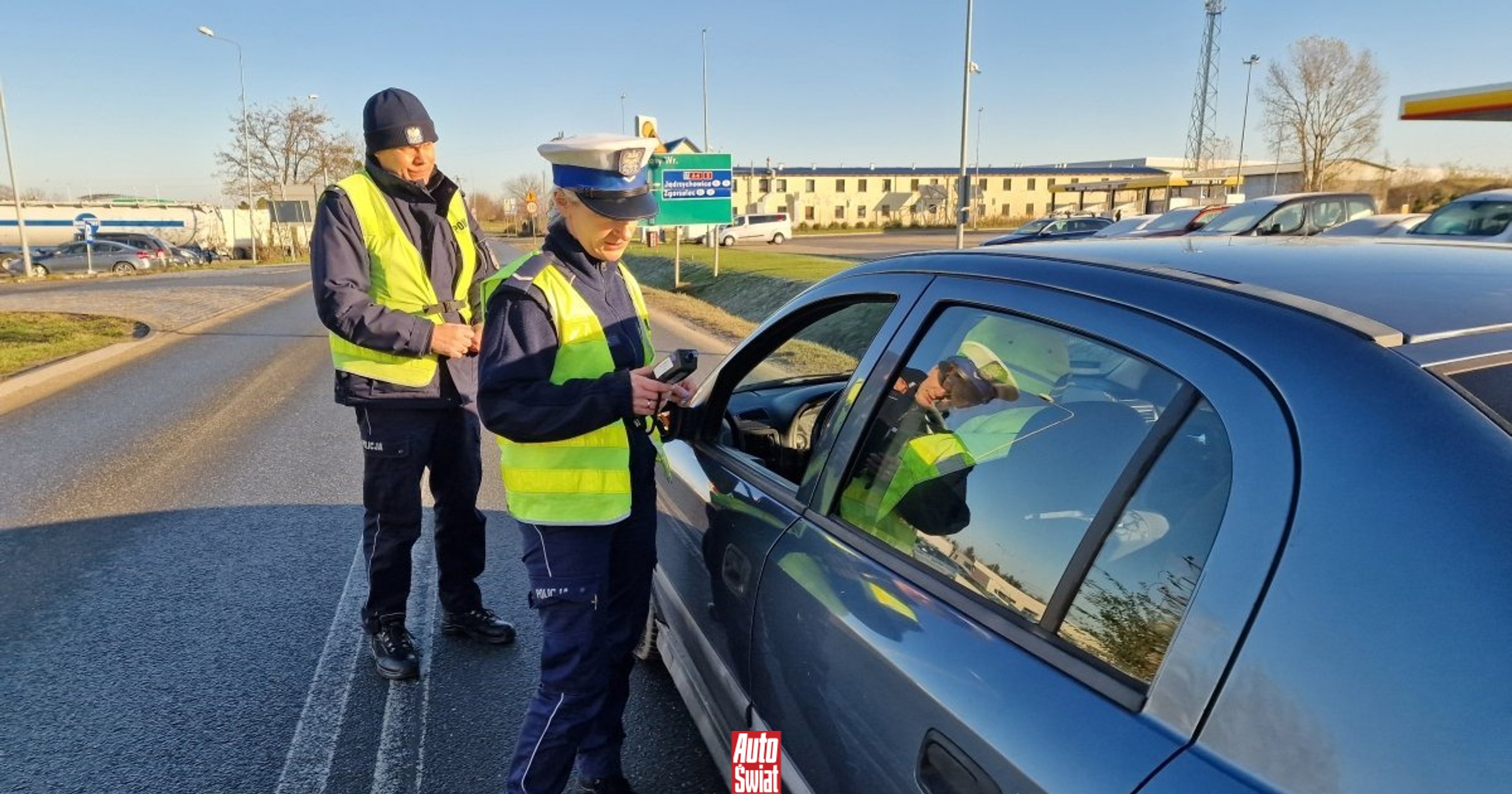 Co musisz mieć w samochodzie? Policjant spyta o dwie rzeczy. Mandat do 500 zł