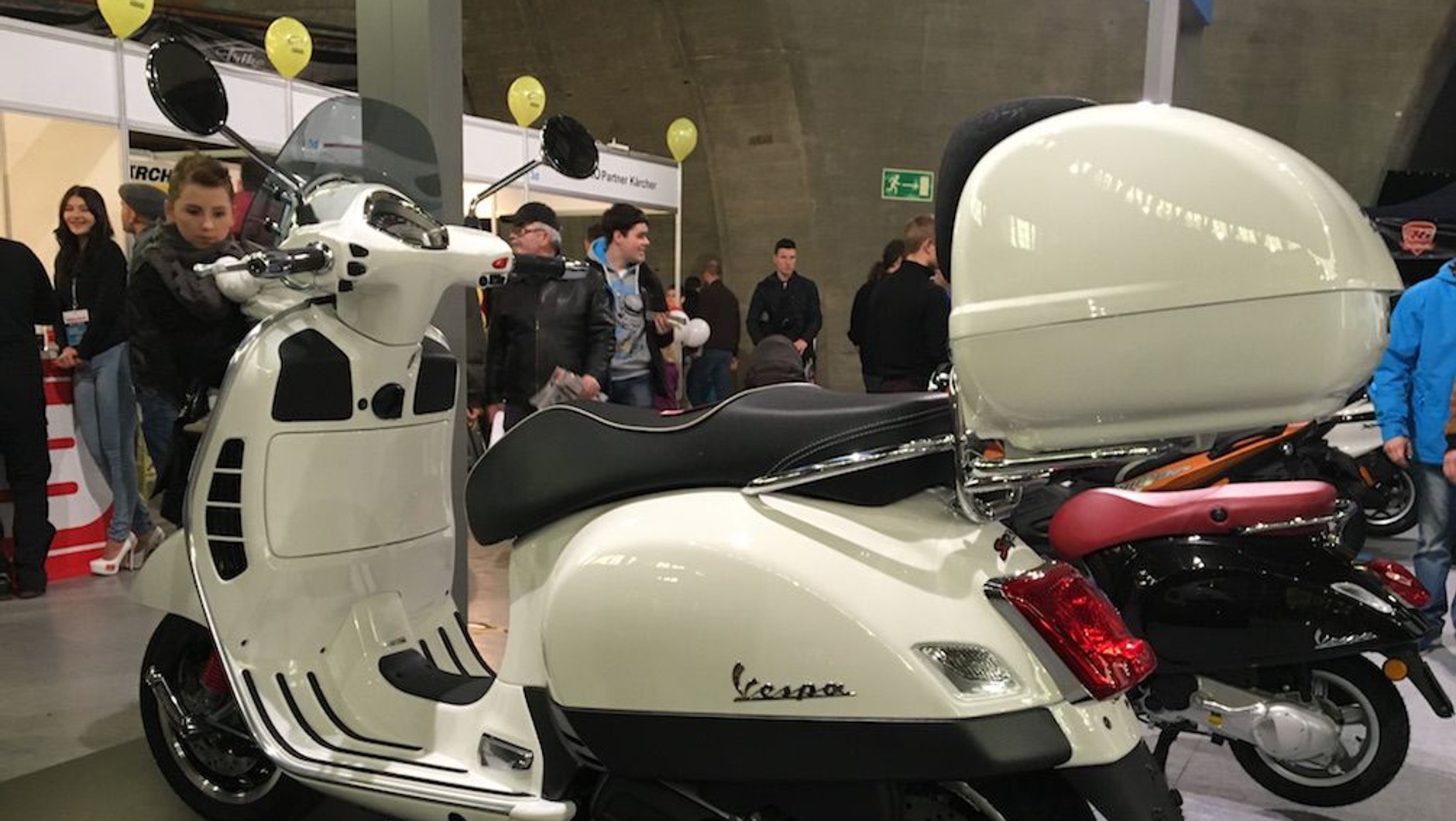Wrocław Motorcycle Show 2016 - stoisko Vespy