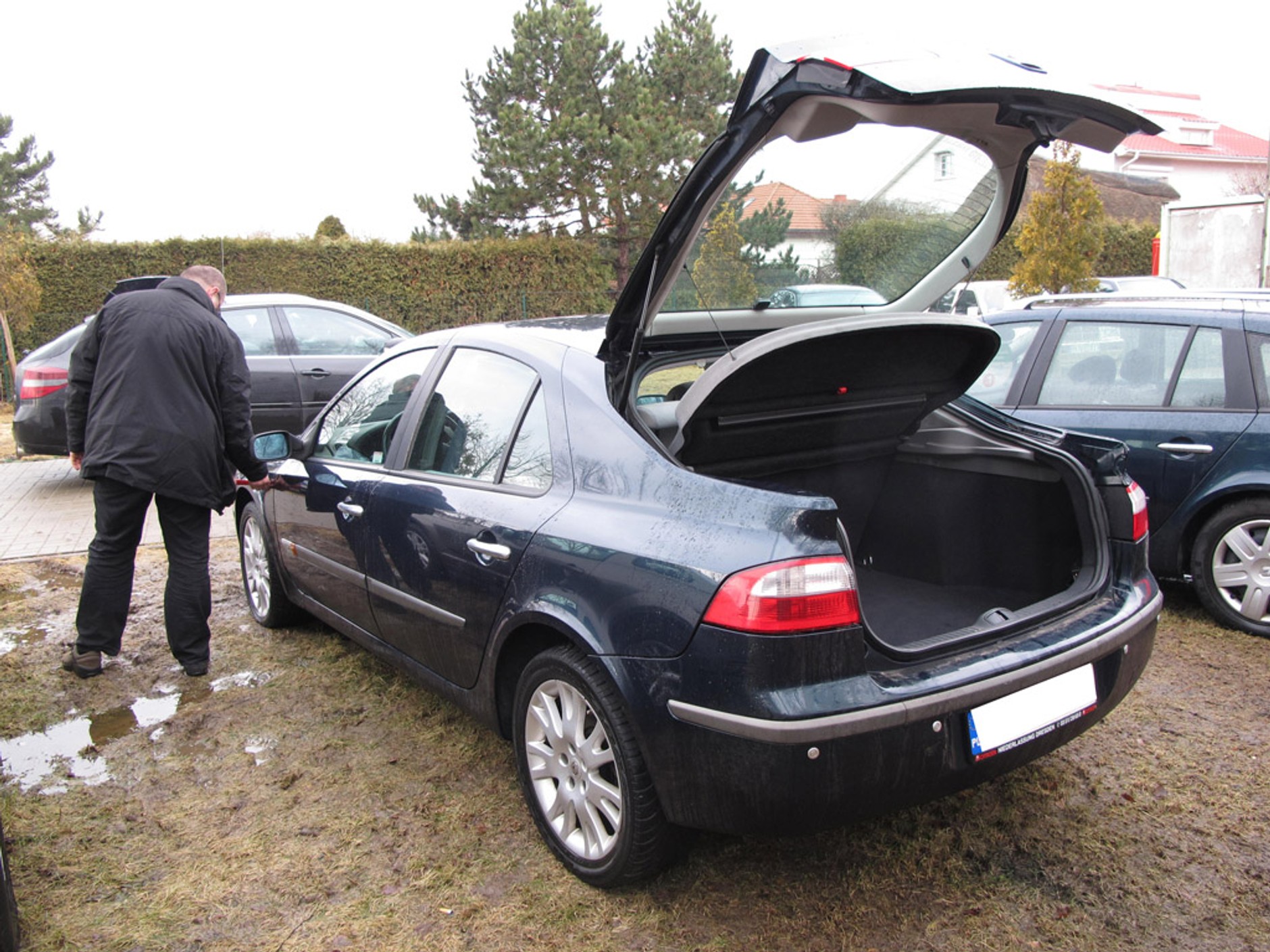 Szukamy auta z ogłoszenia: Laguna jak brytyjski szpieg udający Francuza