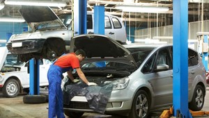 Gdzie sprawdzić auto przed zakupem: stacja szybkiej obsługi czy serwis „za rogiem”?