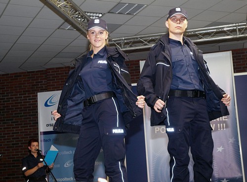 Koniec ze "smerfami". Policja ma nowe mundury