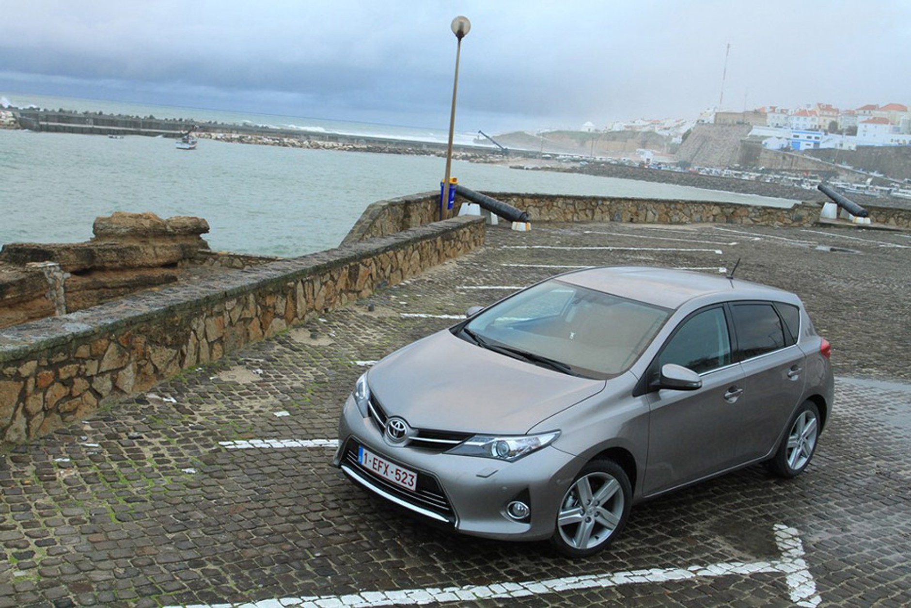 Nowa Toyota Auris: czy zagrozi Golfowi?