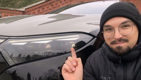 Policzyłem wszystkie znaczki Maybacha na EQS SUV-ie. Po 1000. złapałem się za głowę