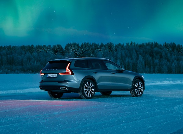 Cross Bałtyk – jeździmy nowym Volvo V60 Cross Country po lodzie
