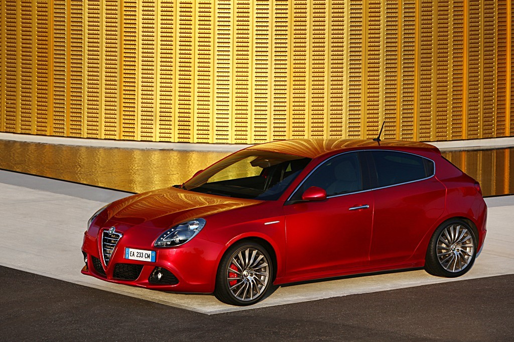 Alfa Romeo Giulietta: wnętrze i nowe zdjęcia