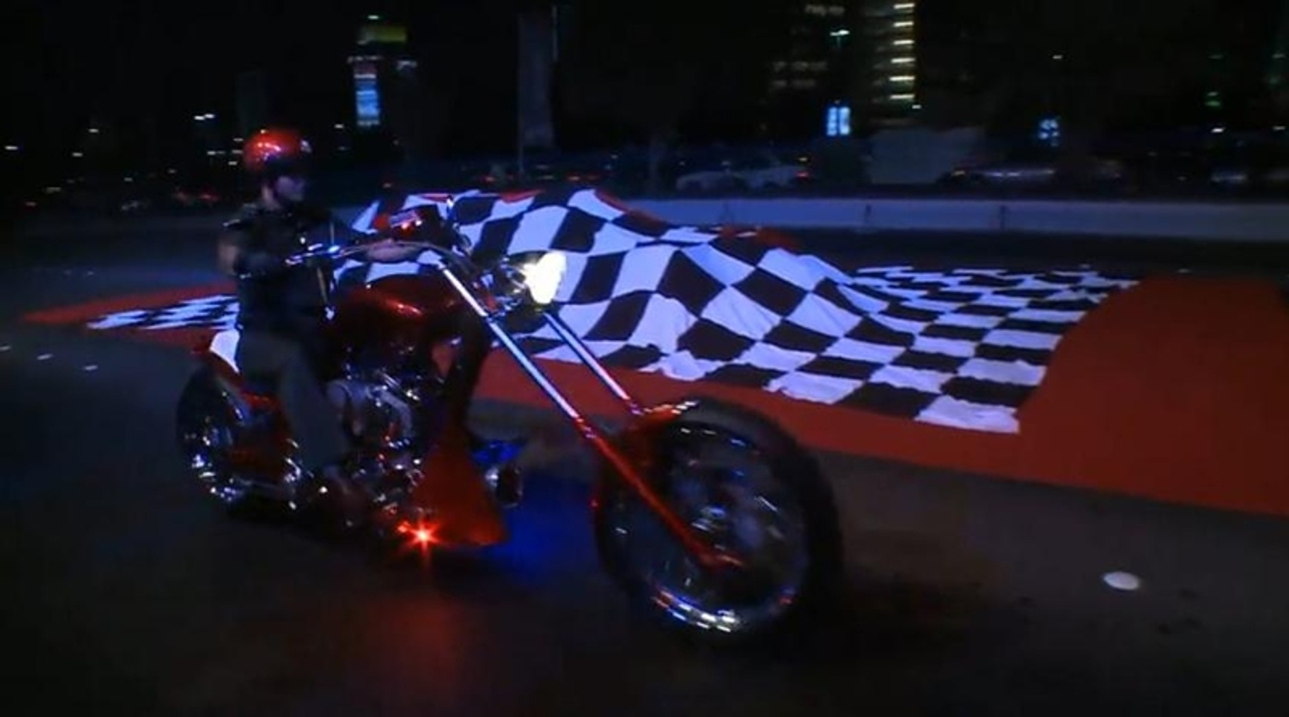 F999 – wyścigowy bolid policyjny w Abu Dhabi