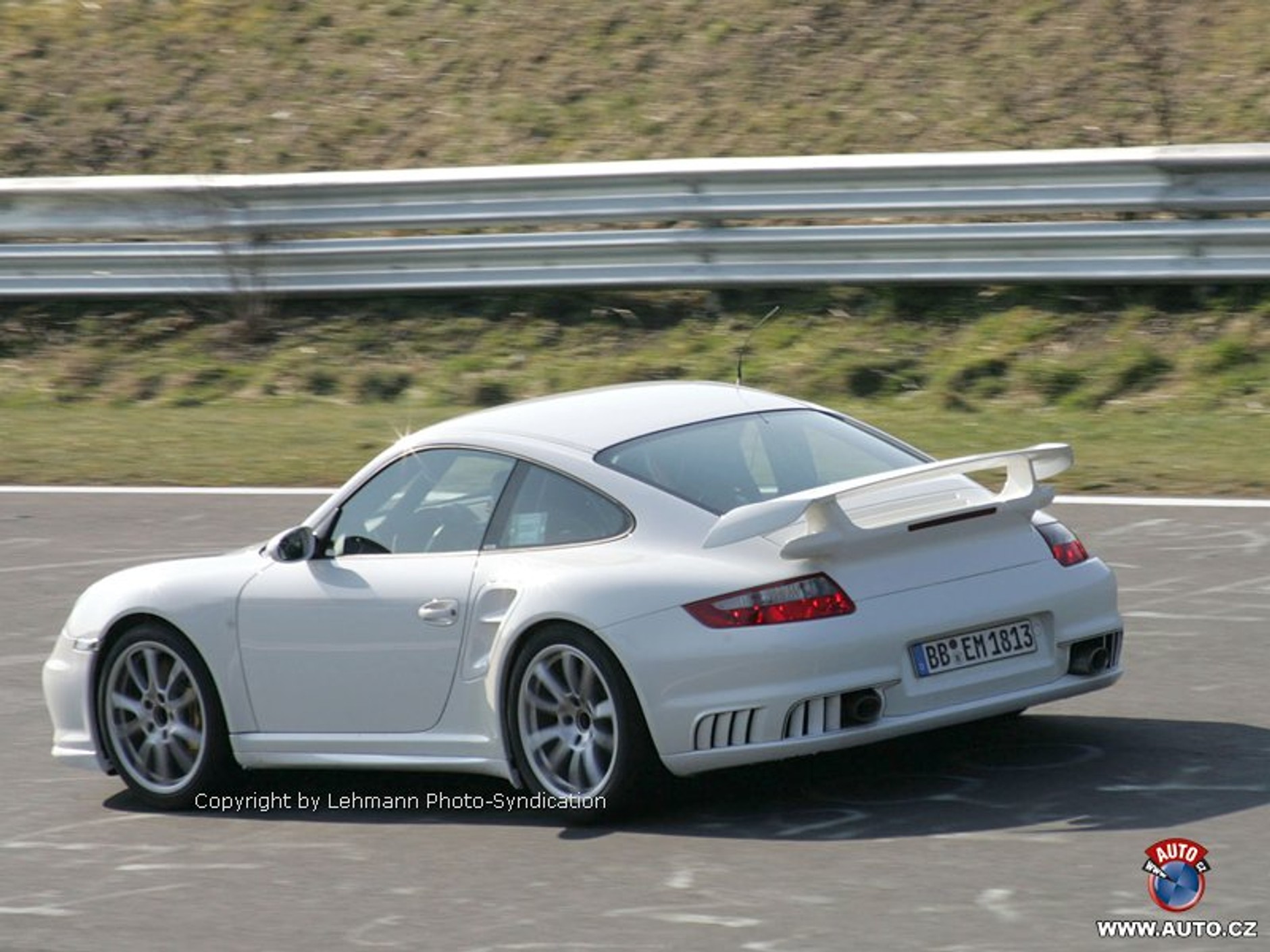 Zdjęcia szpiegowskie: Nowe Porsche 911 GT2 na Nürburgringu