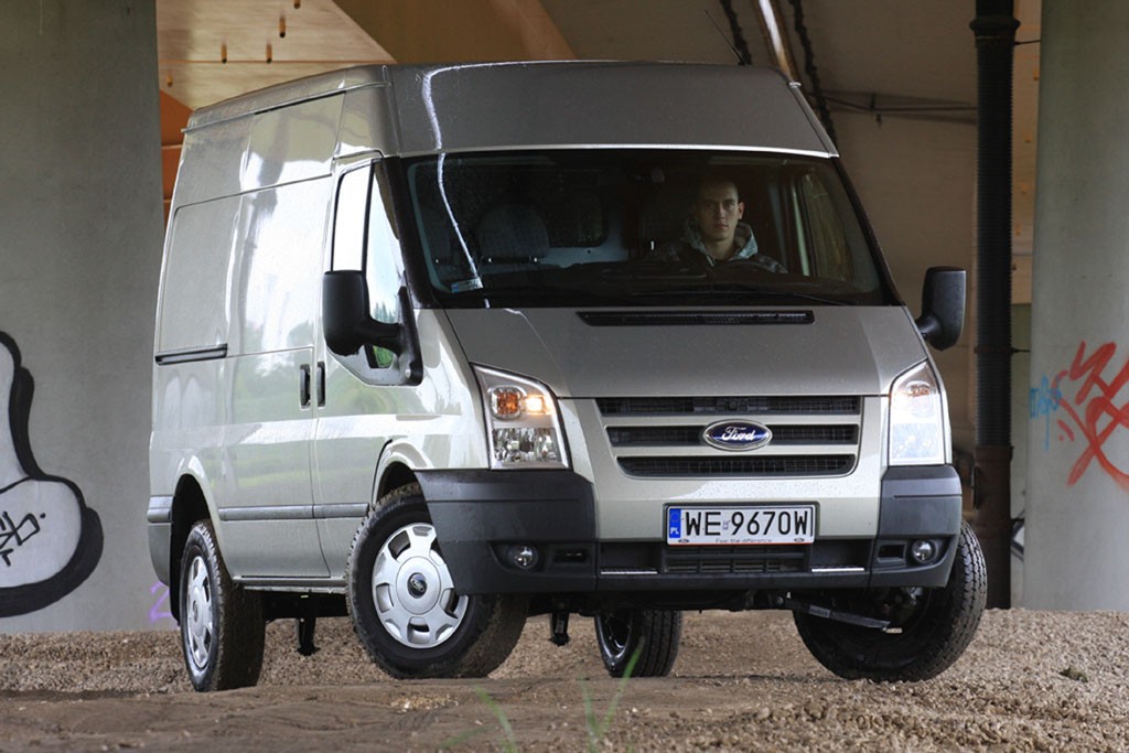 Ford Transit 350L AWD - Stworzony do ciężkiej roboty