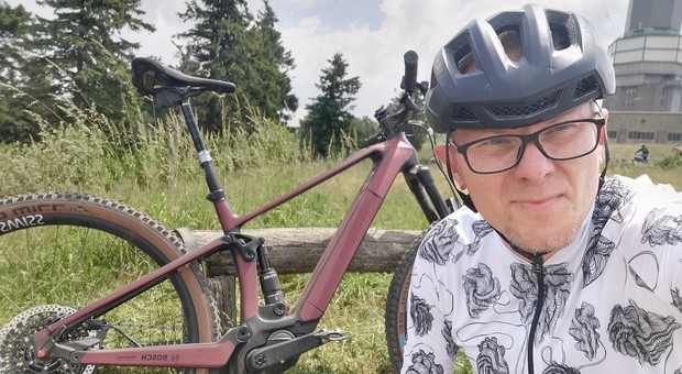 Elektryczny rower miejski, górski, a może gravel? Jeździłem i wyjaśniam, po co to komu