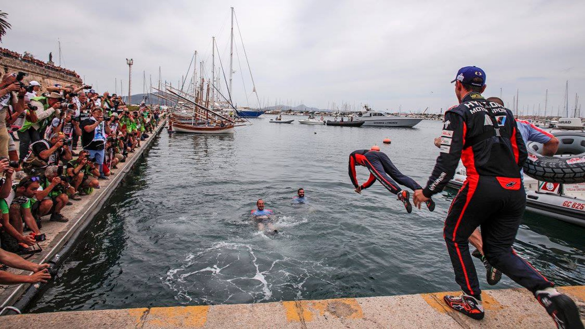 Rajd Sardynii 2016 - niecodzienna kąpiel zwycięzców